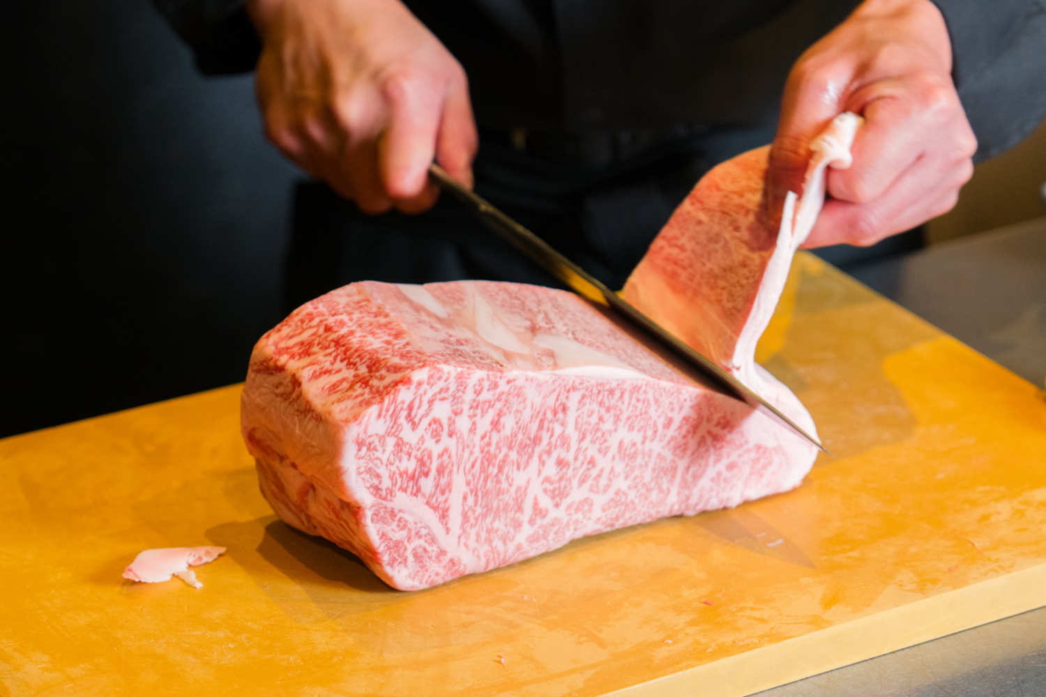 徹底的な肉の下処理と品質管理